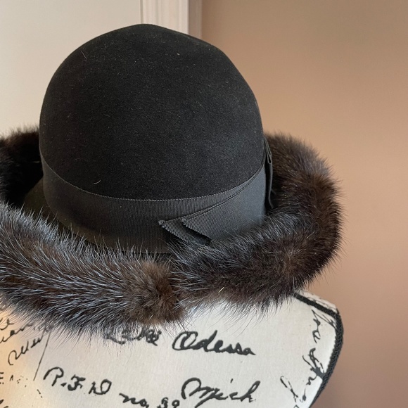 Vintage Mr. John Jr. wool hat with fur trim - Picture 5 of 9